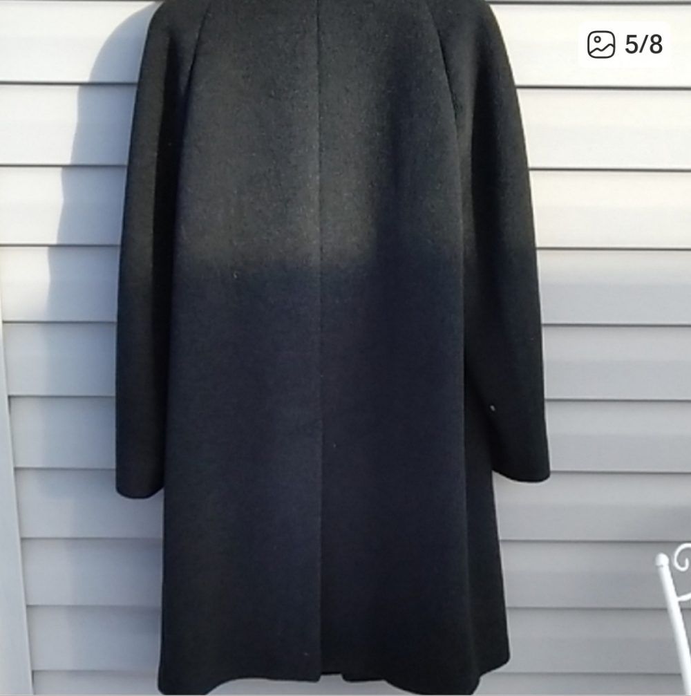 HOLT RENFREW 💯% Wool Overcoat - Picture 4 of 9